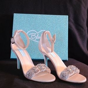 Betsy Johnson Juno Champagne sz8